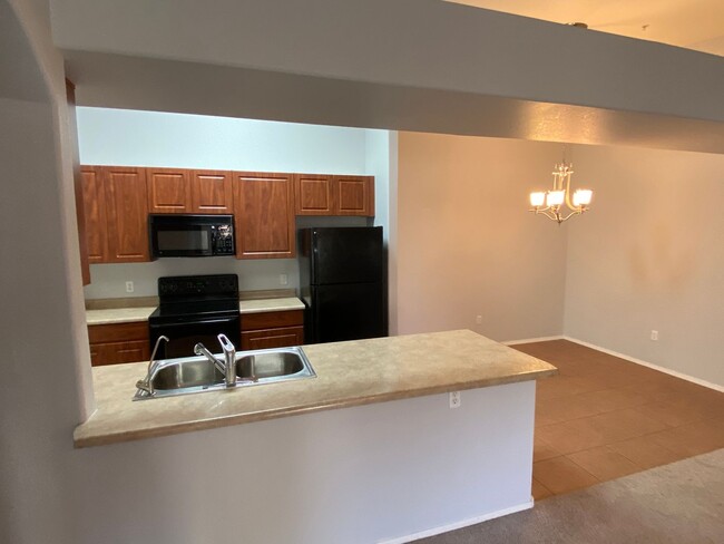 Building Photo - Beautiful 2 Bedroom 2 Bath East Valley Condo