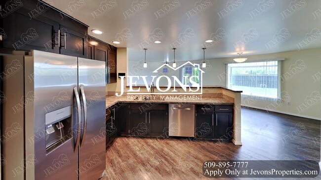 Building Photo - Discover comfort in our Yakima single-fami...