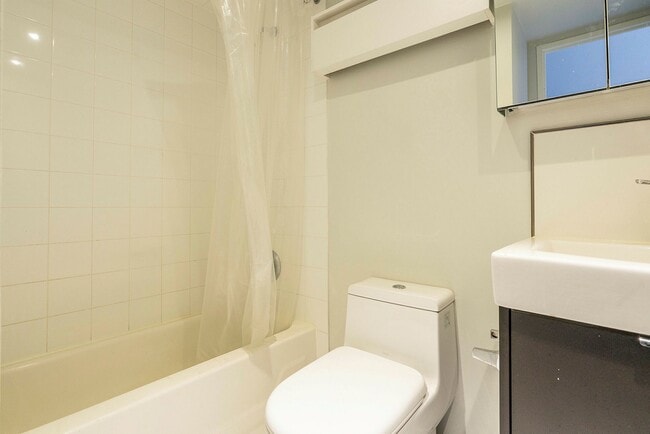 Building Photo - 798 Richmond Street West