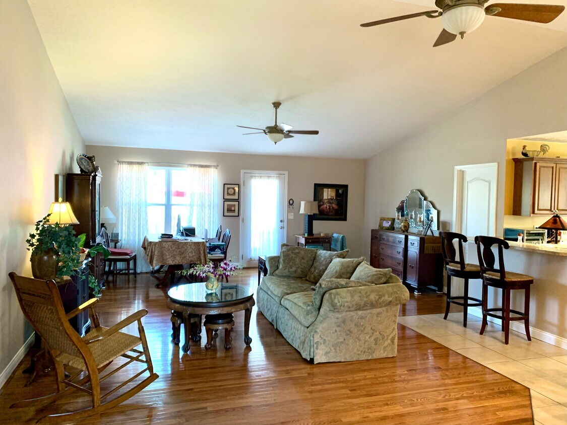 Foto principal - 420 Brandon Dr