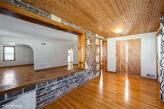 Foto del edificio - 115 E Naperville Rd