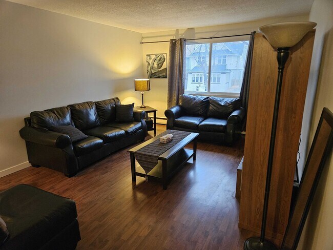 Building Photo - 2121 Rae St