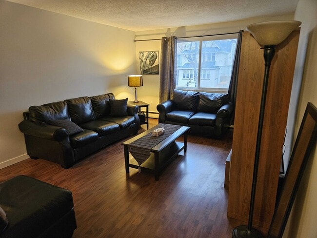 Photo du bâtiment - 2121 Rae St