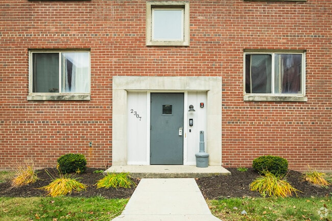 Building Photo - The Huntington