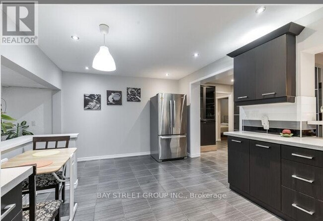 Building Photo - 30 Ivordale Crescent