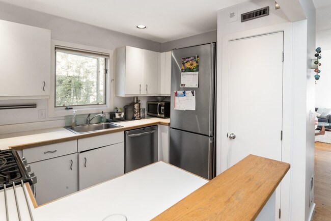 Building Photo - 5 Walden Mews