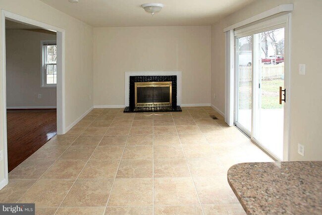 Foto del edificio - 1118 Treeside Ln