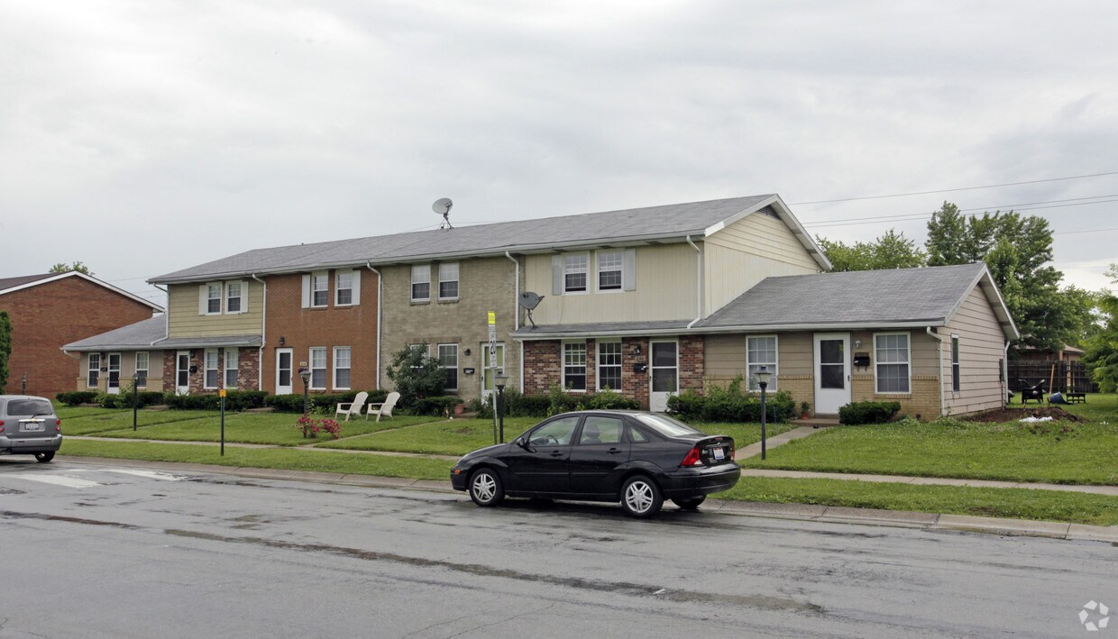 Primary Photo - 644-664 Randler Ave