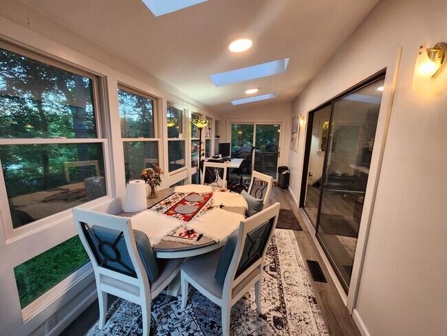 Foto del edificio - 2203 Swiss Pine Lake Dr