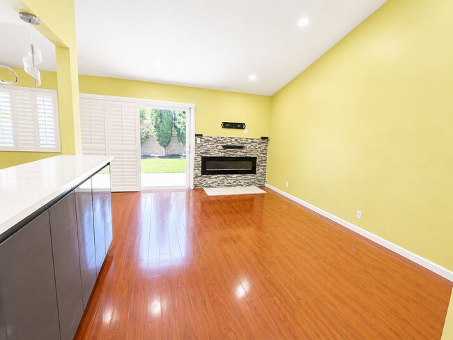 Foto del edificio - Welcome to this stunning 4 bedroom  bathroom home located in Fremont