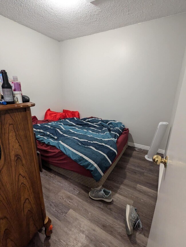 Photo du bâtiment - Specious Upper Level Unit