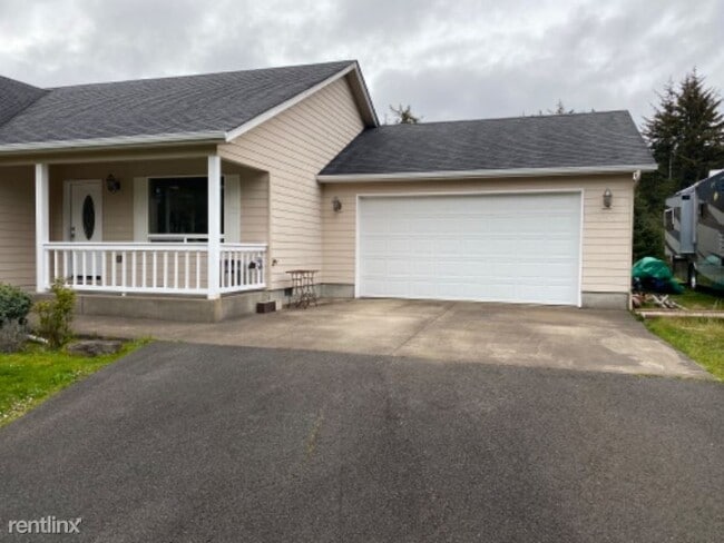 Building Photo - 3 br, 2 bath House - 235 NE Evergreen Ln