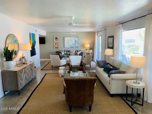 Foto del edificio - 4629 E Earll Dr
