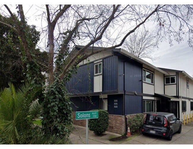 Photo - 1916 17th St (Sacramento, CA) House