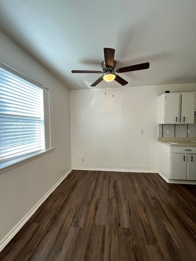 Building Photo - 7115 Glen Terrace