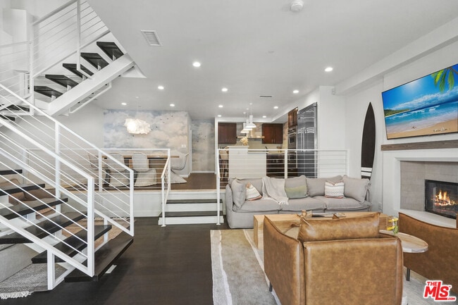 Building Photo - 9842 Portola Dr