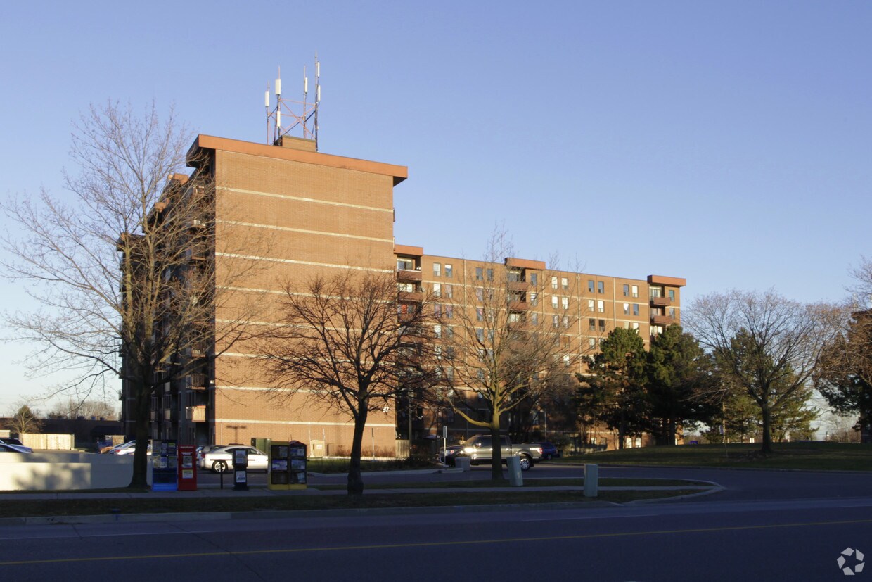 Building Photo - 37 Eastbourne Dr