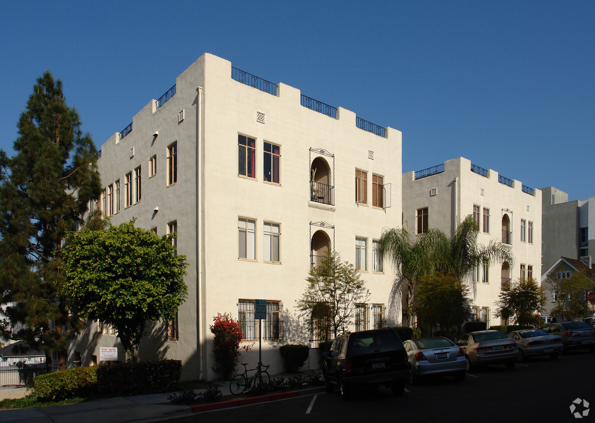 Primary Photo - Elliot Arms Apartments