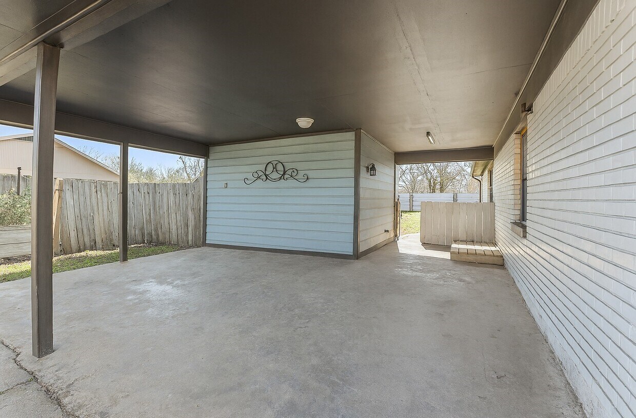 Foto del edificio - 6318 Laramie St