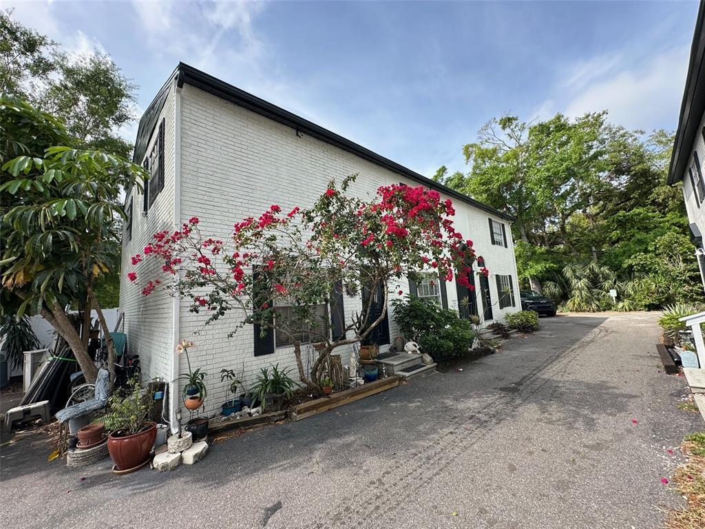 Foto principal - 3009 S Manhattan Ave