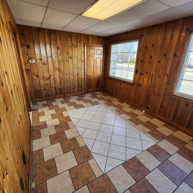 Building Photo - 102 Vermillion St