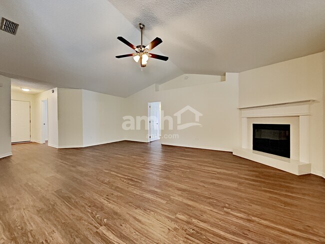 Building Photo - 5359 Vivera Ln