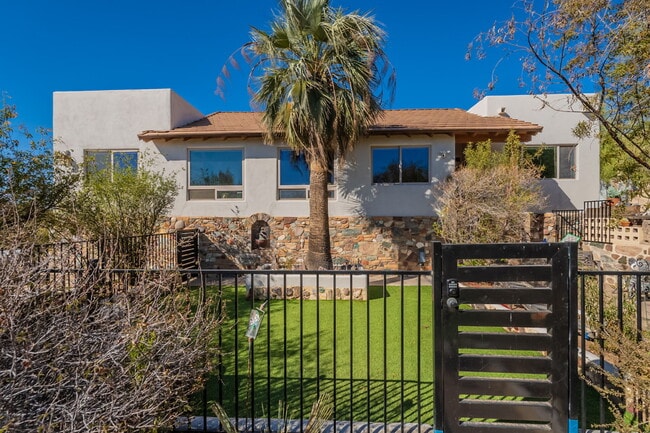 Photo - 1902 E Cortez St House