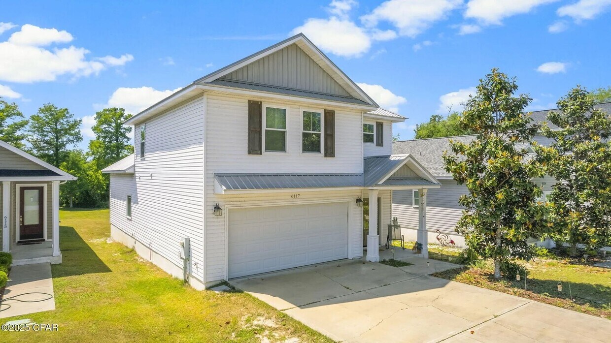 Foto principal - 4 bed 2.5 bath with Garage