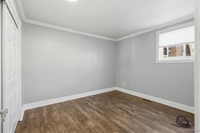 Foto del edificio - 4030 W 13 Mile Rd