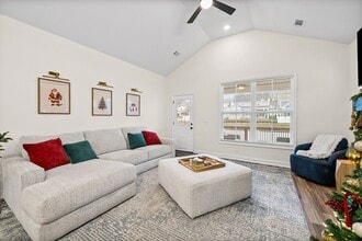 Building Photo - 579 Centre St