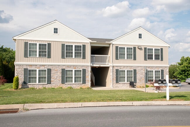 Building Photo - 200 Larkspur Ln