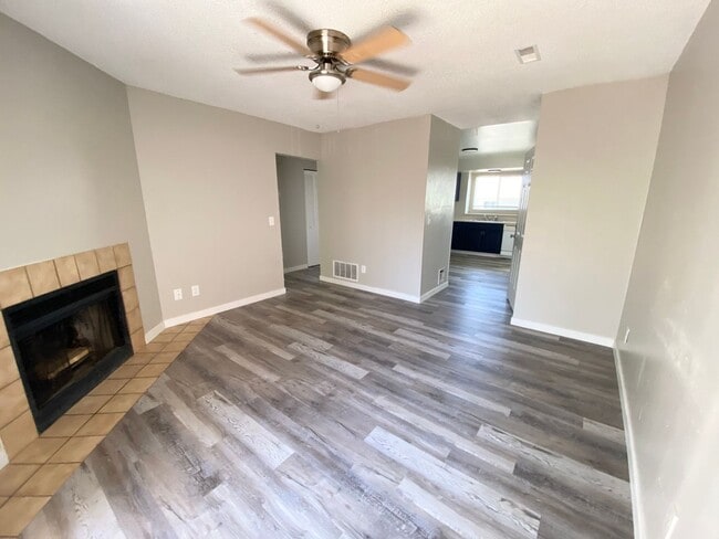 Building Photo - 1042 Mazatlan Cir