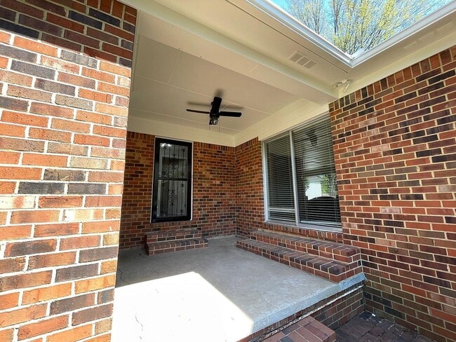 Building Photo - Deposit Special! You're Home Awaits