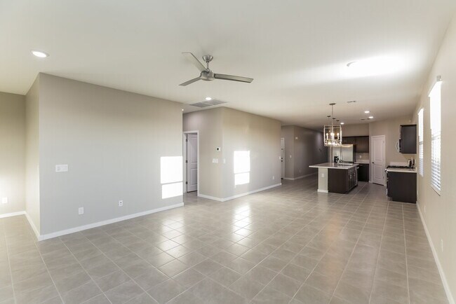 Foto del edificio - 6827 W Pkwy Dr