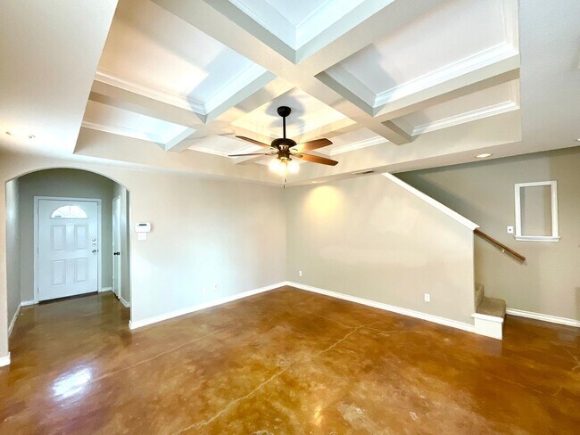 Foto del edificio - **APPLICATION RECEIVED** **MOVE IN SPECIAL** Spacious 3 Bedroom 2.5 Bath Townhome!