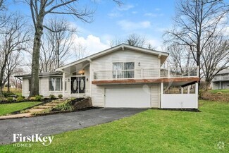 Building Photo - 7 St Valery Ct