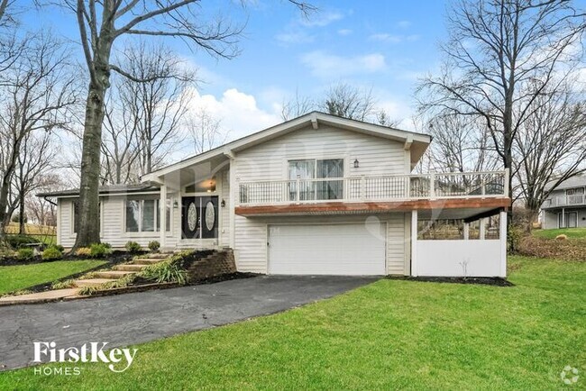 Building Photo - 7 St Valery Ct