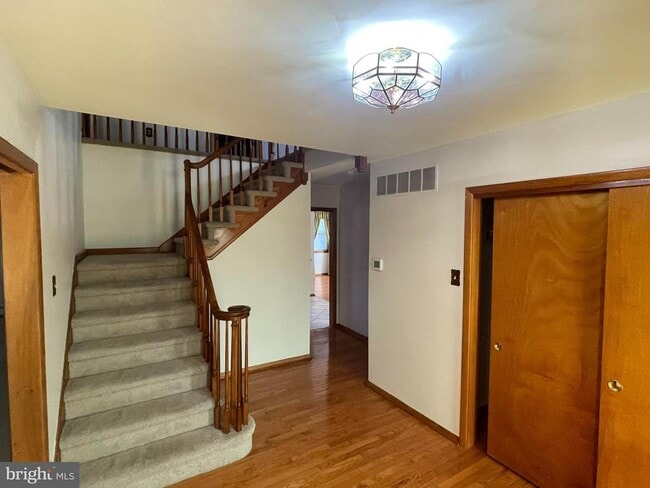 Building Photo - 1306 Hawthorne Ln