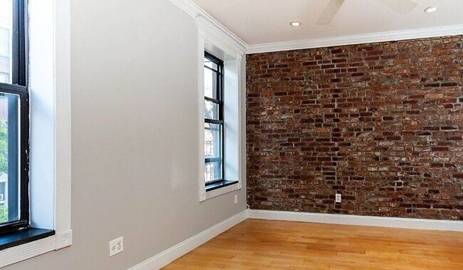 Building Photo - SPACIOUS Gramercy 2 Bedroom - Available Now