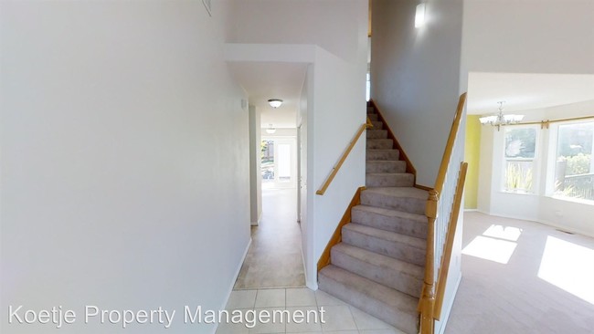 Building Photo - 4 br, 2.5 bath House - 1686 SW Union St.