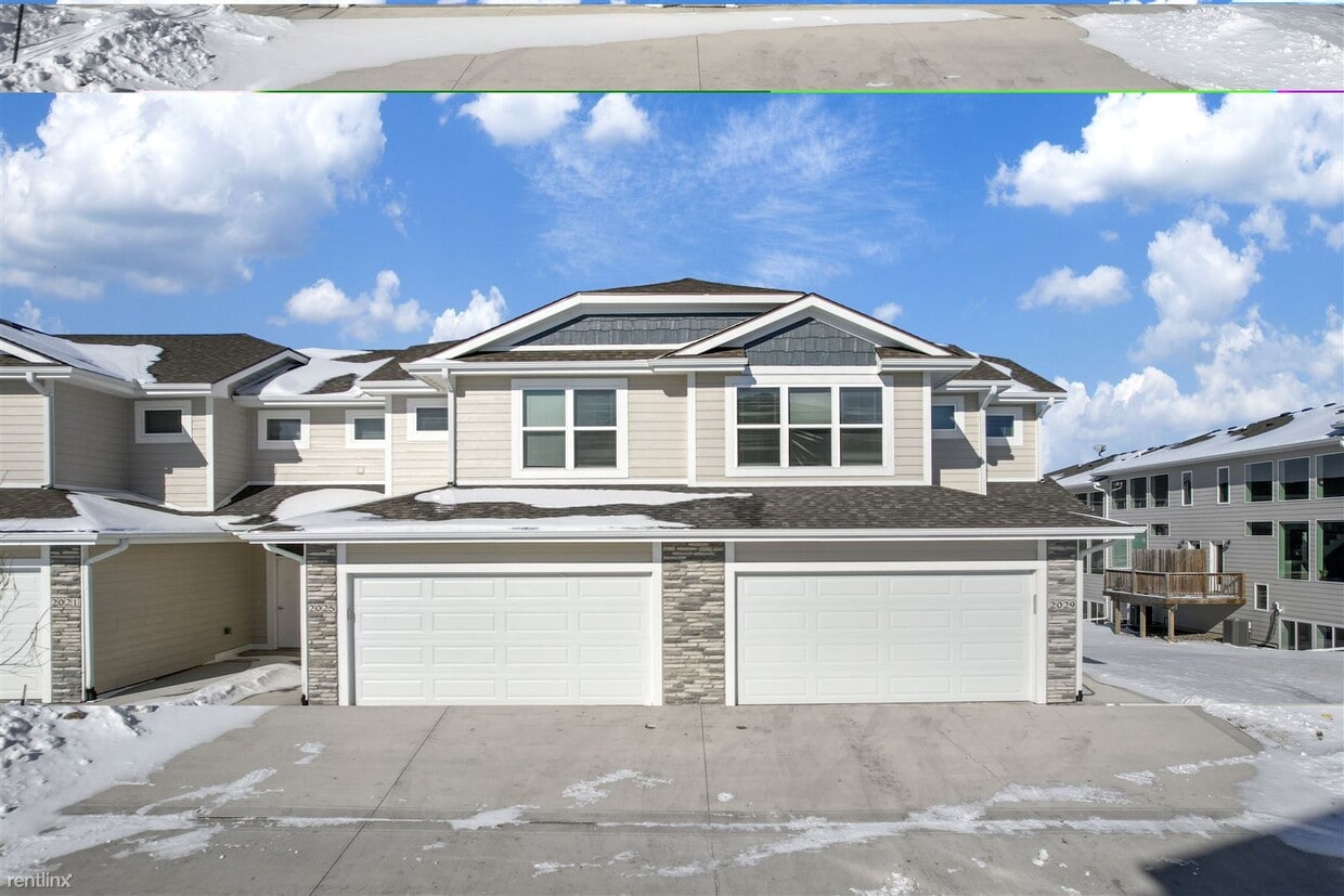 2017 NE 15th Ln, Grimes, IA 50111 Townhome Rentals in Grimes IA