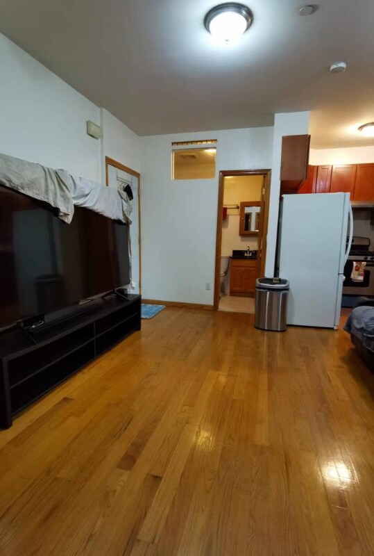 Foto del edificio - 1853 77th St