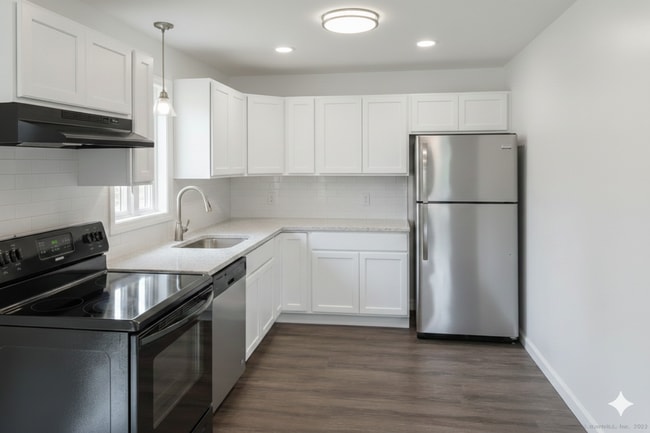 Building Photo - 286 Newridge Ave