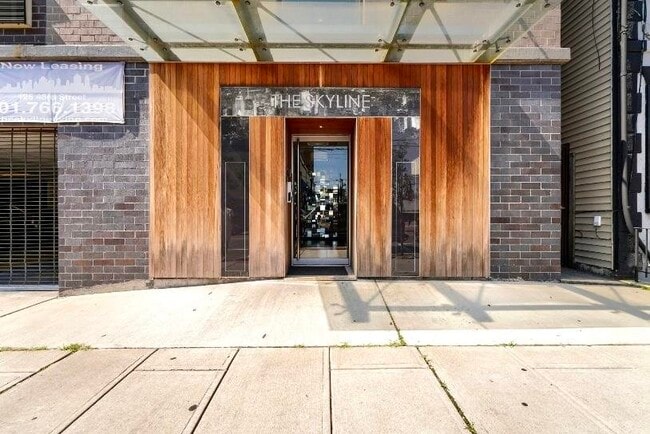 Building Photo - 125 43rd St