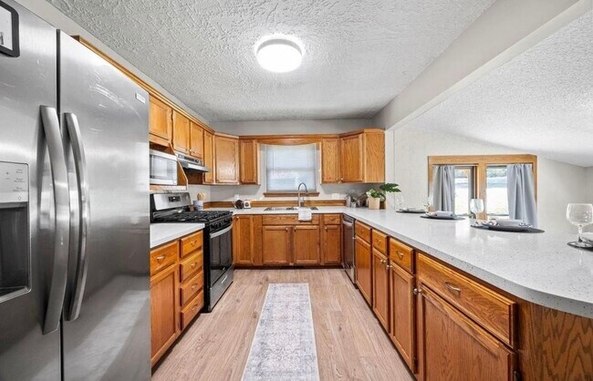 Foto del edificio - 1815 N Woolsey Ave