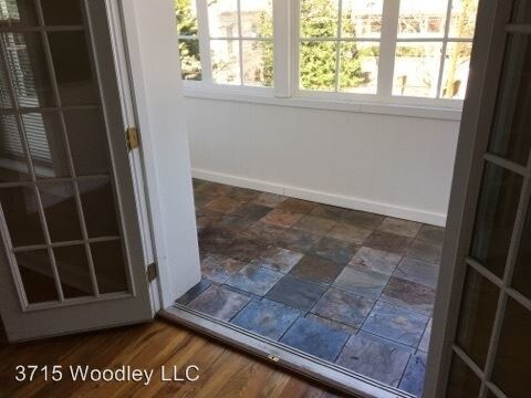 Foto del edificio - 3715 Woodley Rd NW