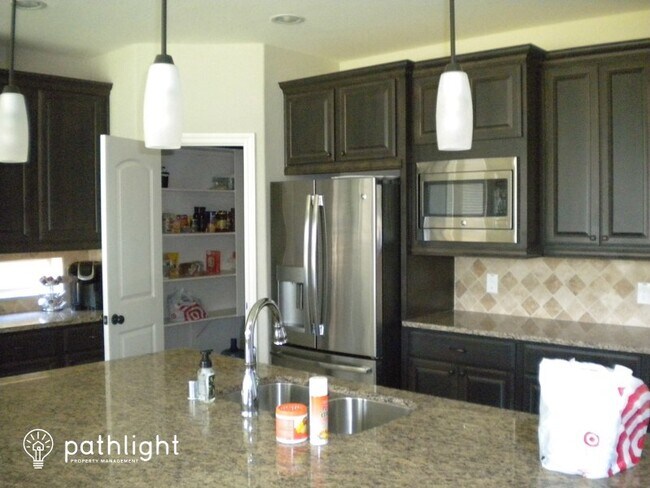 Building Photo - 403 Stonebrook Ln