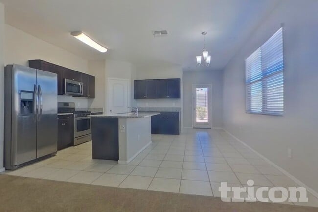Foto del edificio - 30900 W Picadilly Rd
