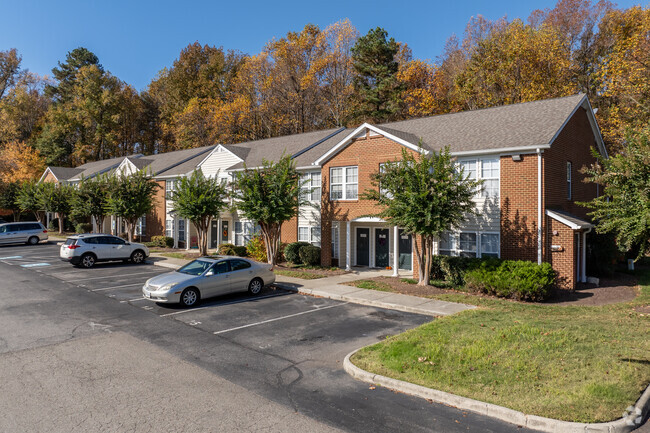 Building Photo - Chesterfield Gardens