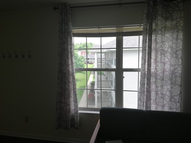 living area - 15 S Shafer St